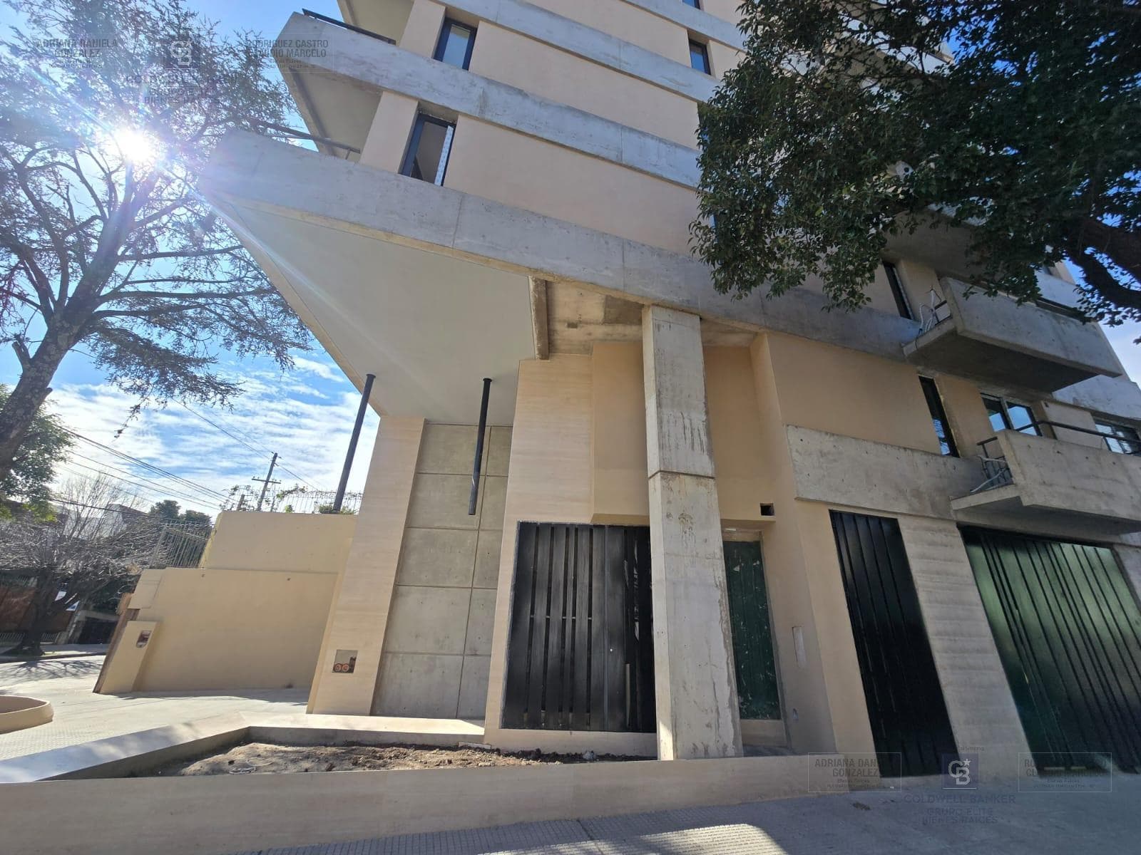 Apartment for Sale: 2 Bedrooms, 6th Floor