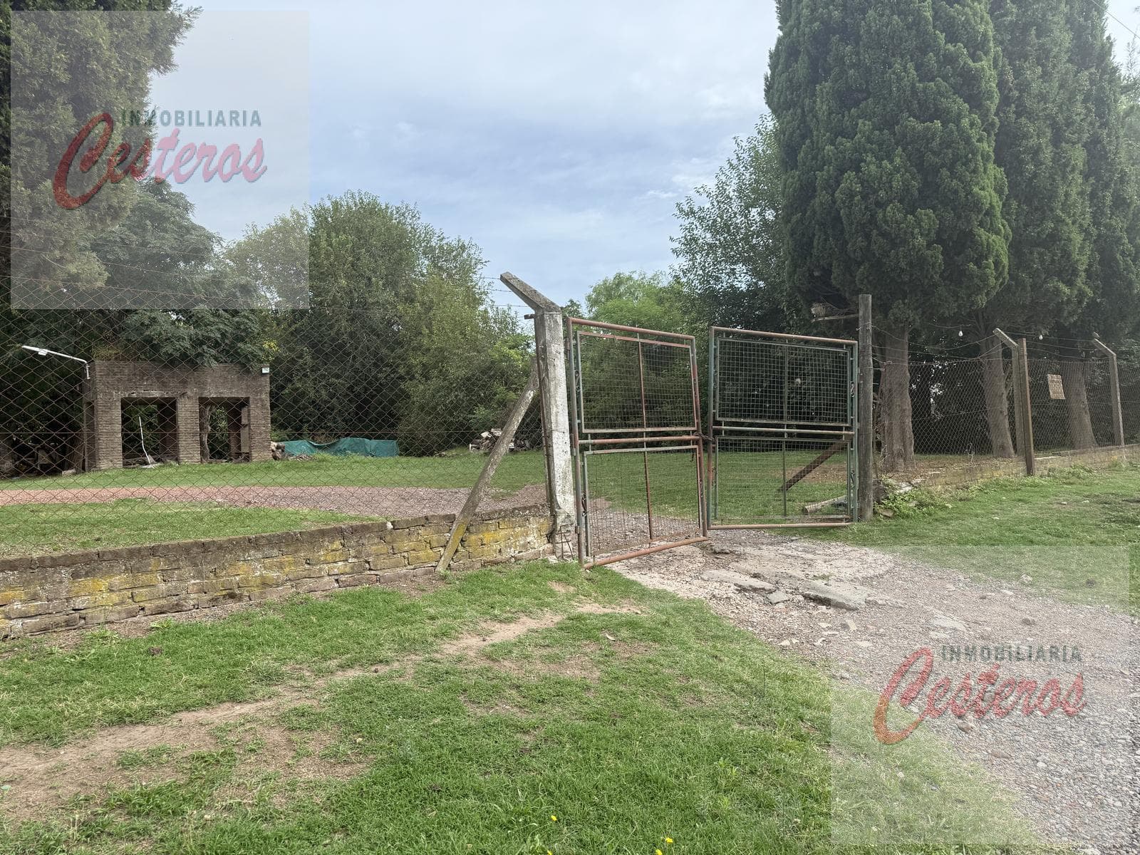 Lot at the corner of 1ro de Mayo and Tucumán