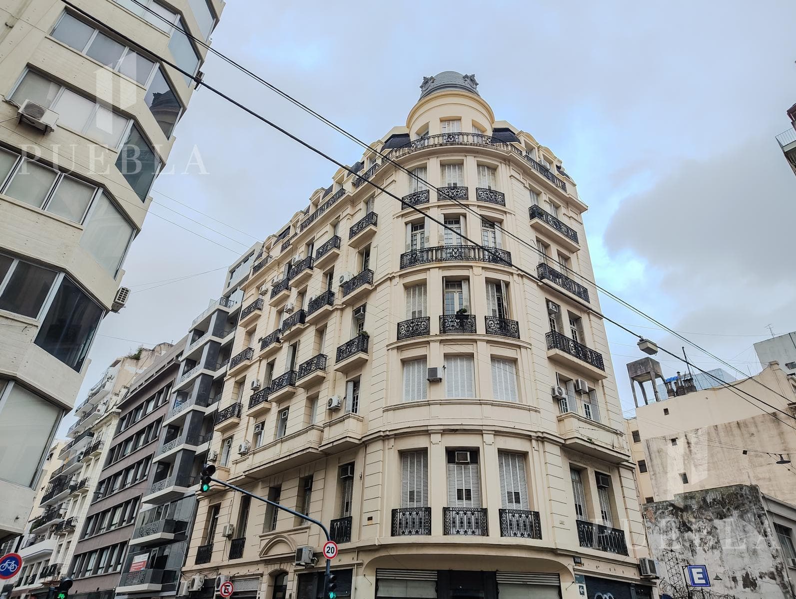 En Venta Semipiso 4 Amb de Estilo Frances, Totalmente Remodelado