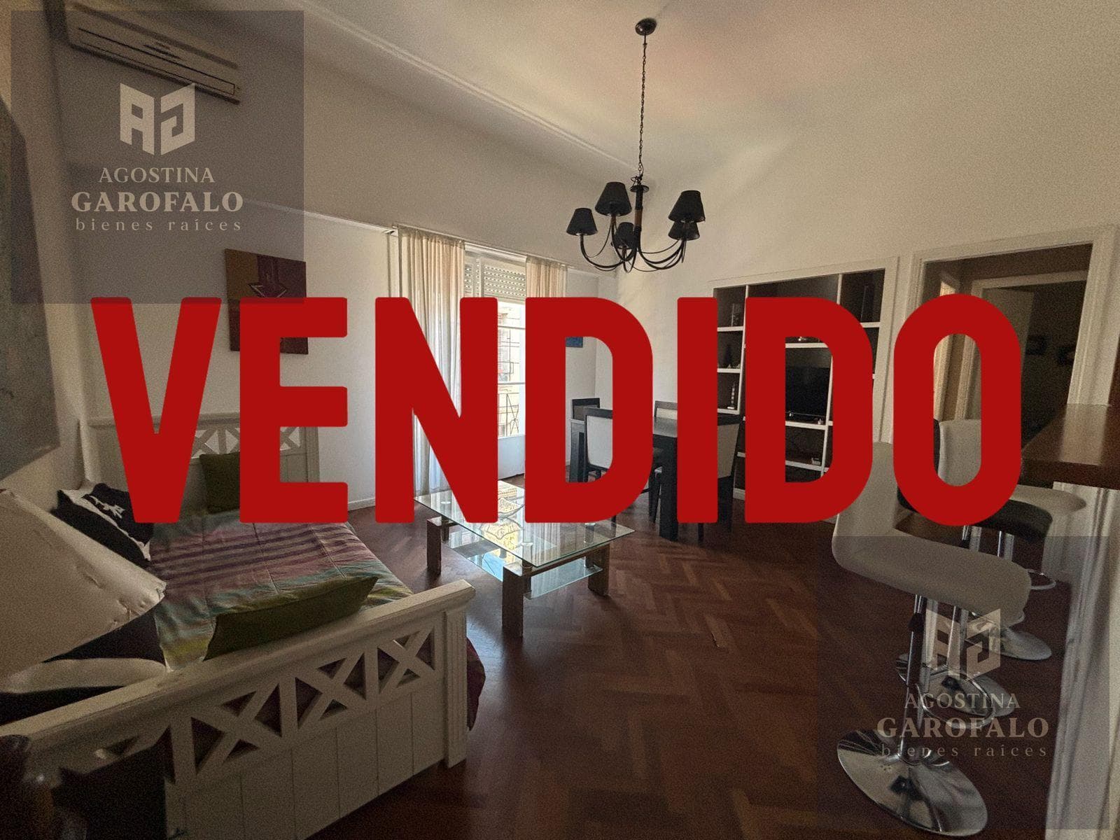 OPPORTUNITY: Bright 3-room apartment for sale in Monserrat, with a balcony; eligible for financing