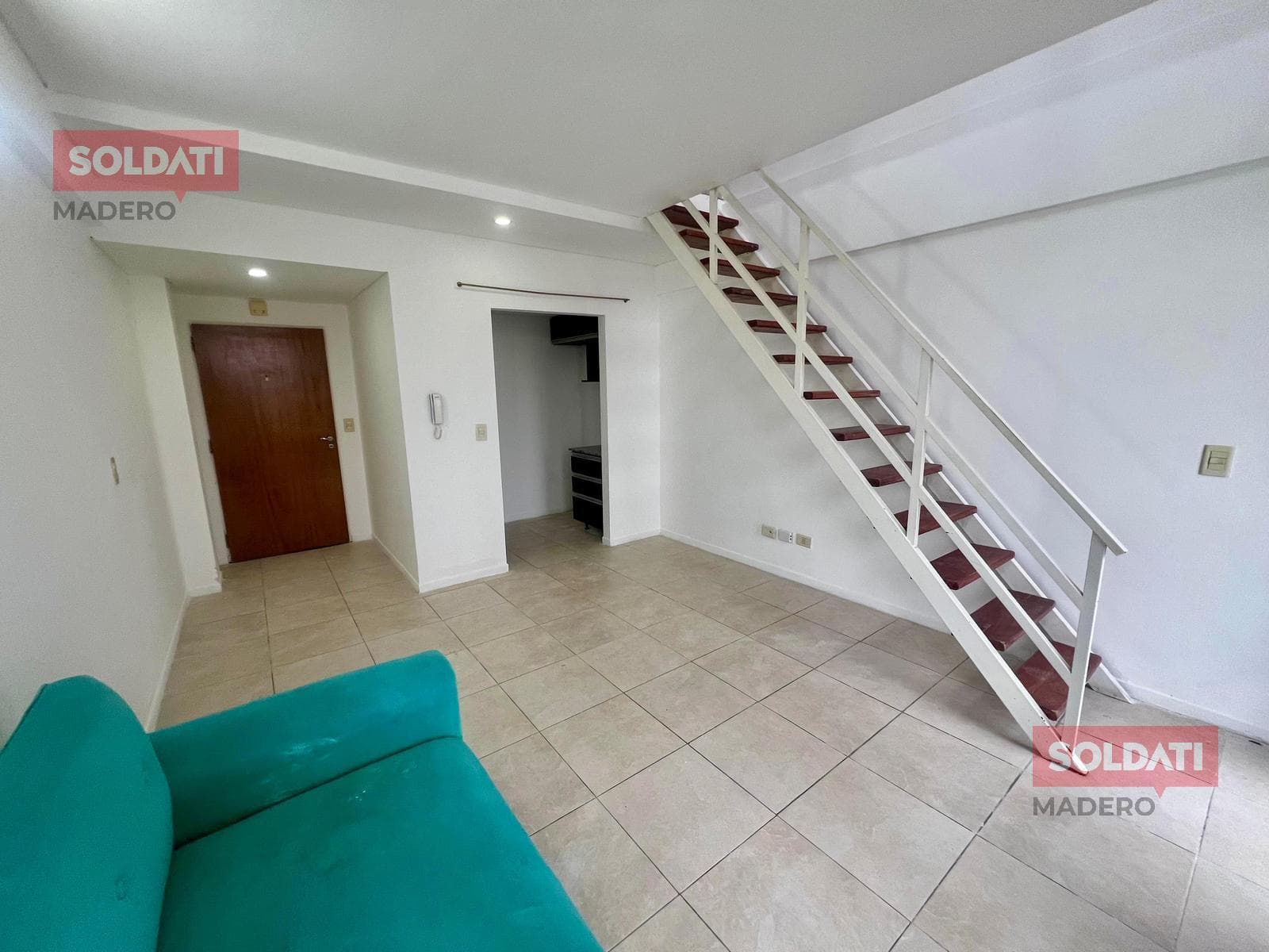 Two-room duplex apartment for sale in Monserrat