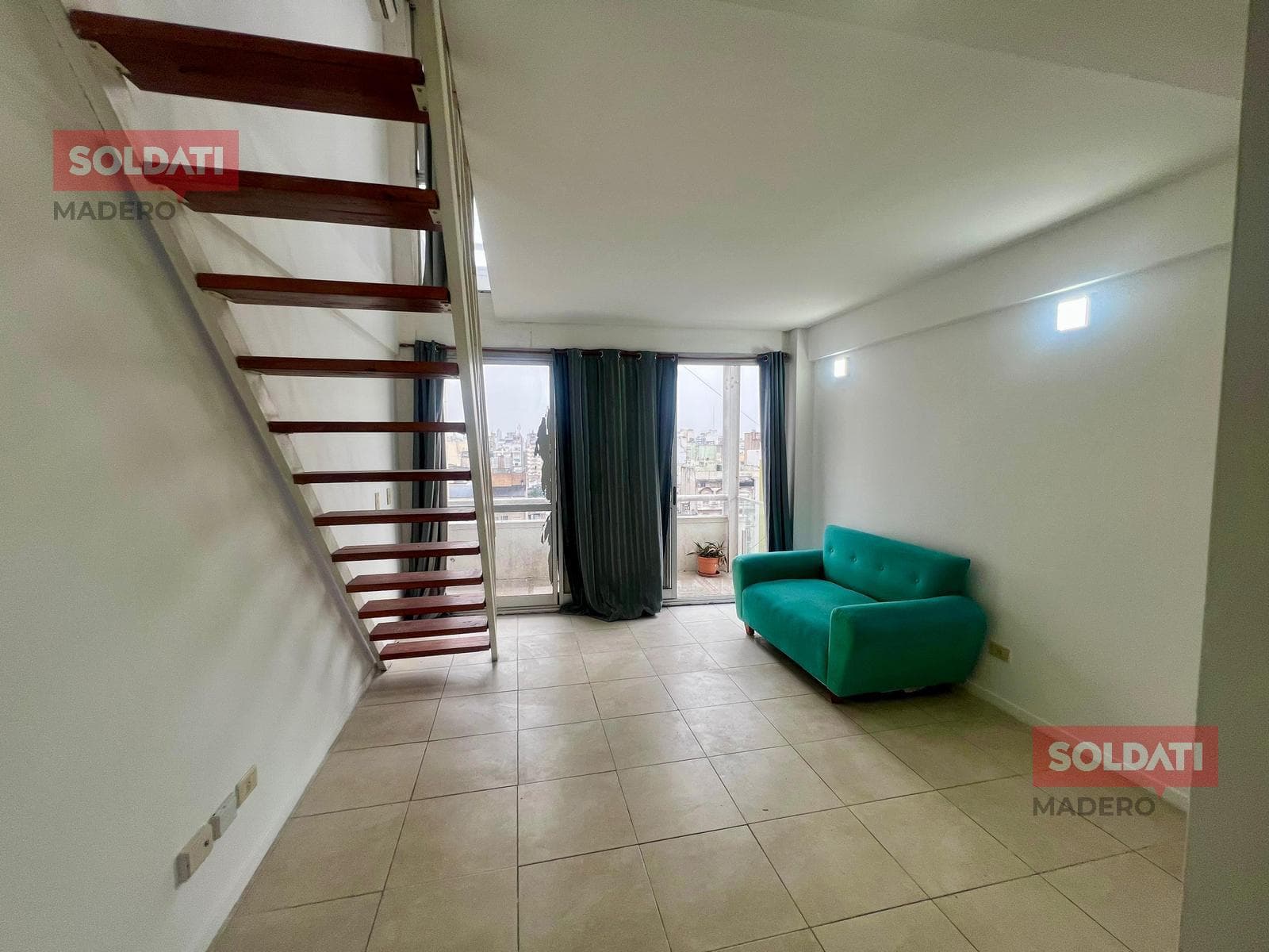 Two-room duplex apartment for sale in Monserrat