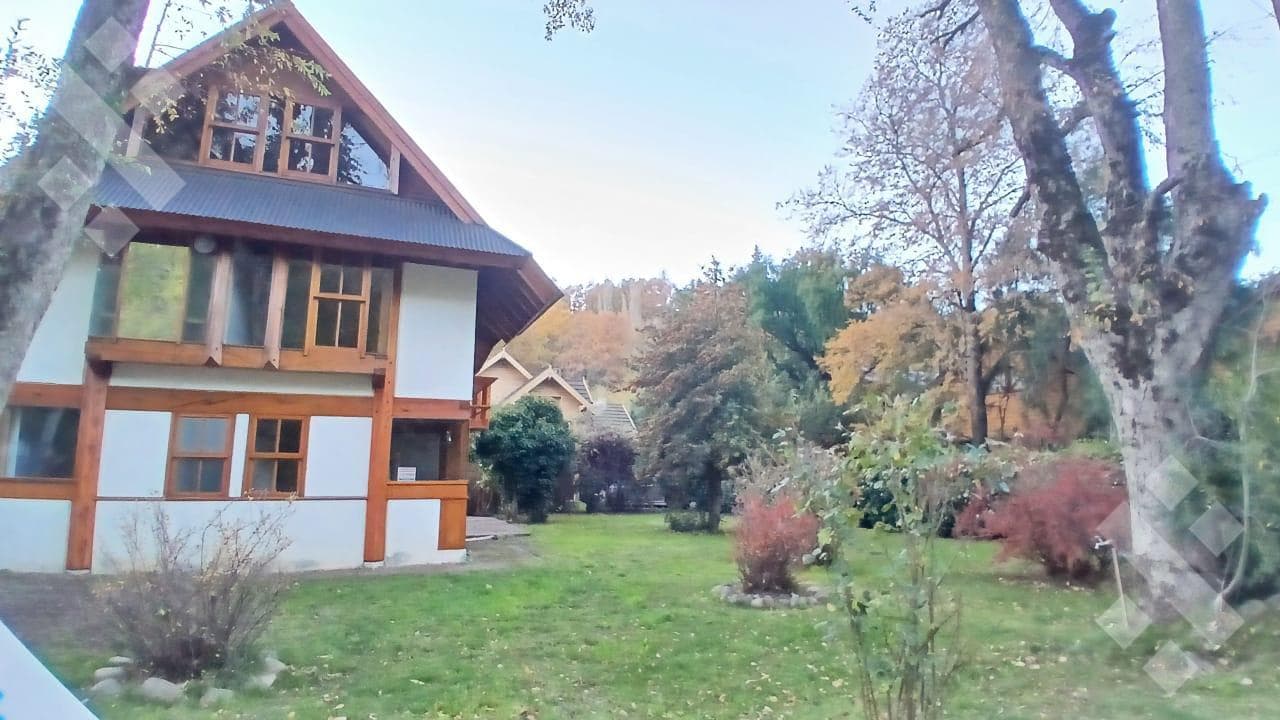 4-Bedroom House for Sale - Cipreses Street - San Martín de los Andes