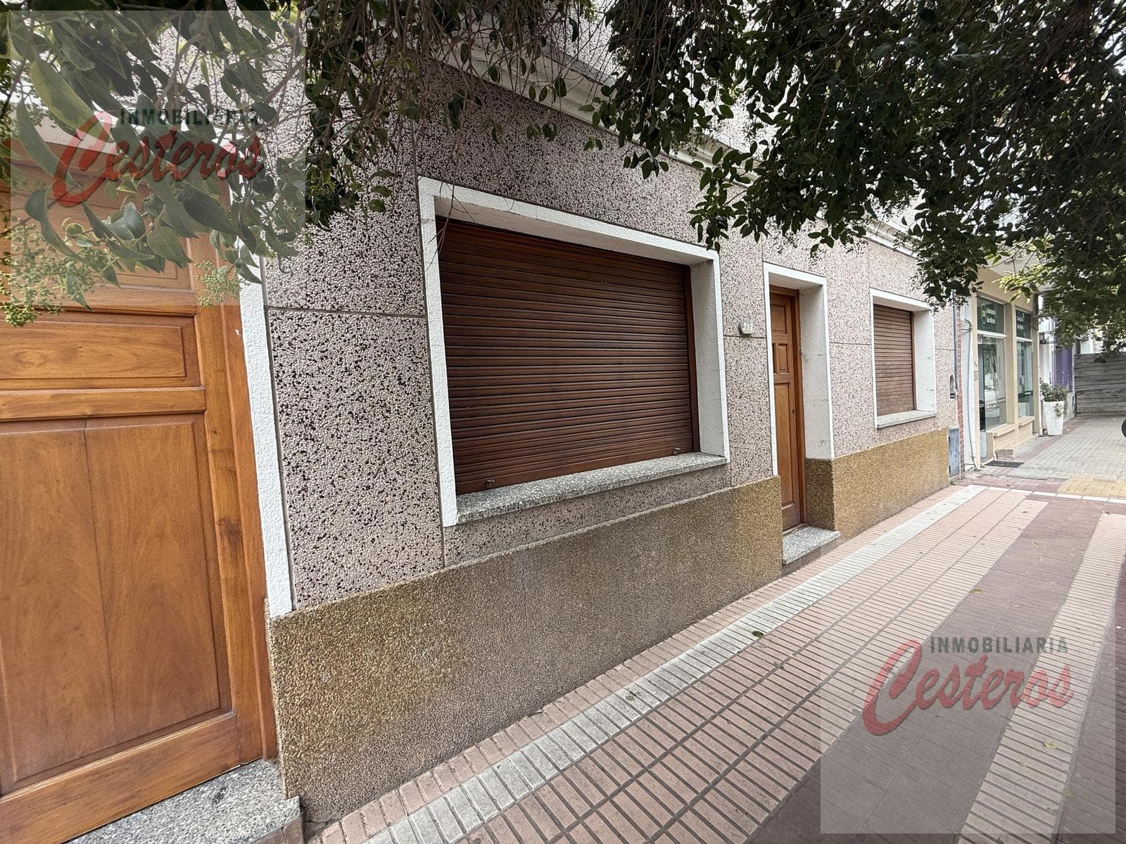 A centrally located house in Cañuelas, on San Martin Street, between Brandsen and Moreno.