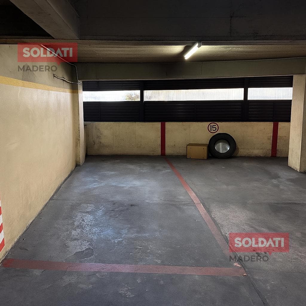Garage for Sale in Downtown Avellaneda