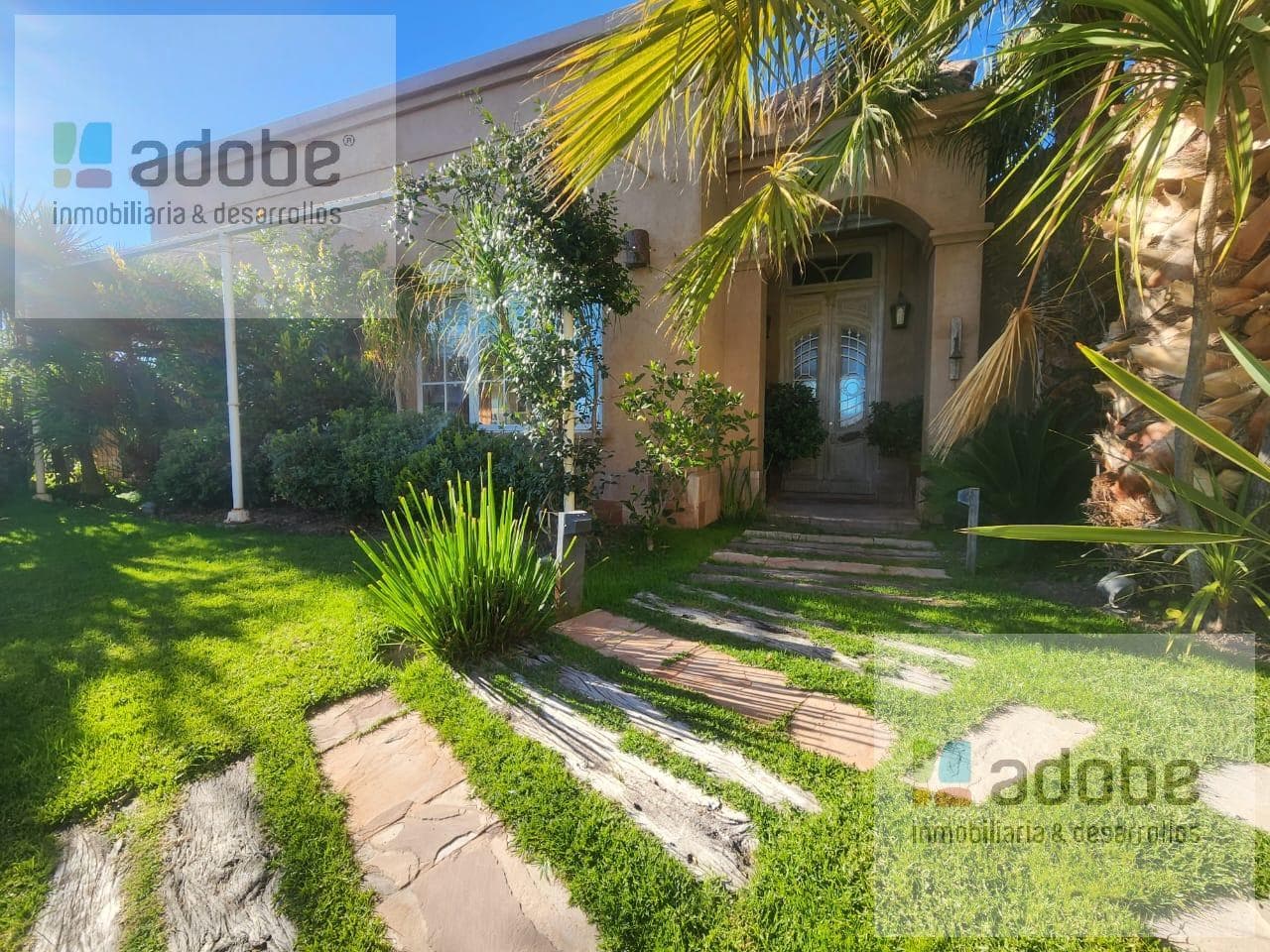 House in the Punta Larrea neighborhood - Chacras de Coria