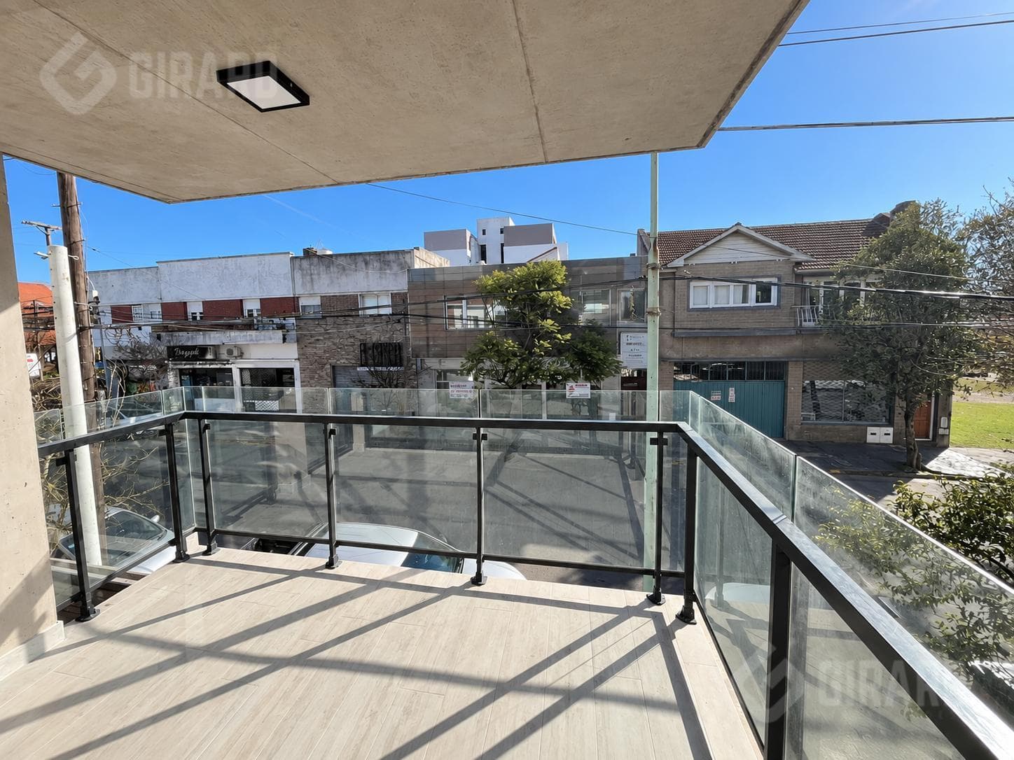 3-room apartment for sale with a brand-new garage. Located in the Chauvin neighborhood