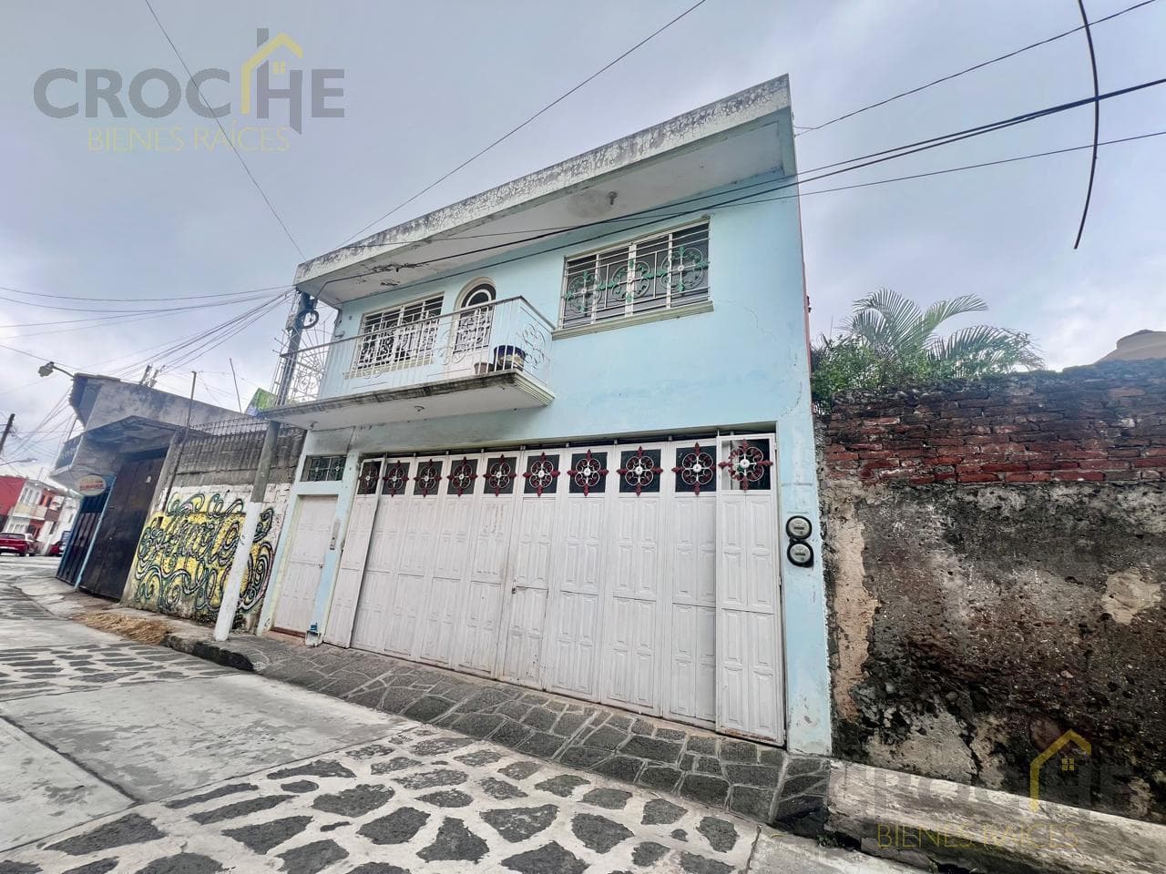 House in a commercial area in downtown Naolinco, Veracruz