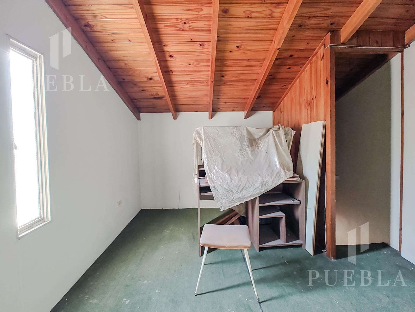 4-ROOM HOUSE FOR SALE WITH HEATED POOL AND BARBECUE AREA IN RANELAGH'S BEST RESIDENTIAL NEIGHBORHOOD