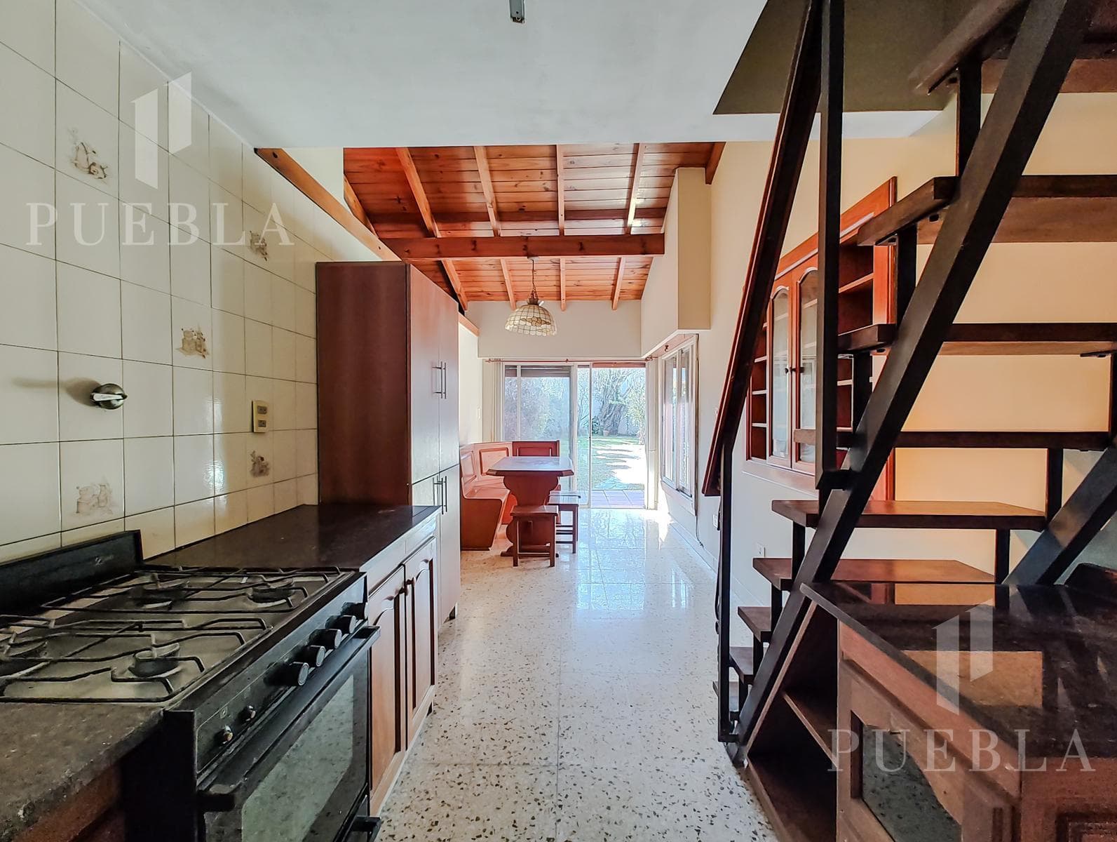 4-ROOM HOUSE FOR SALE WITH HEATED POOL AND BARBECUE AREA IN RANELAGH'S BEST RESIDENTIAL NEIGHBORHOOD