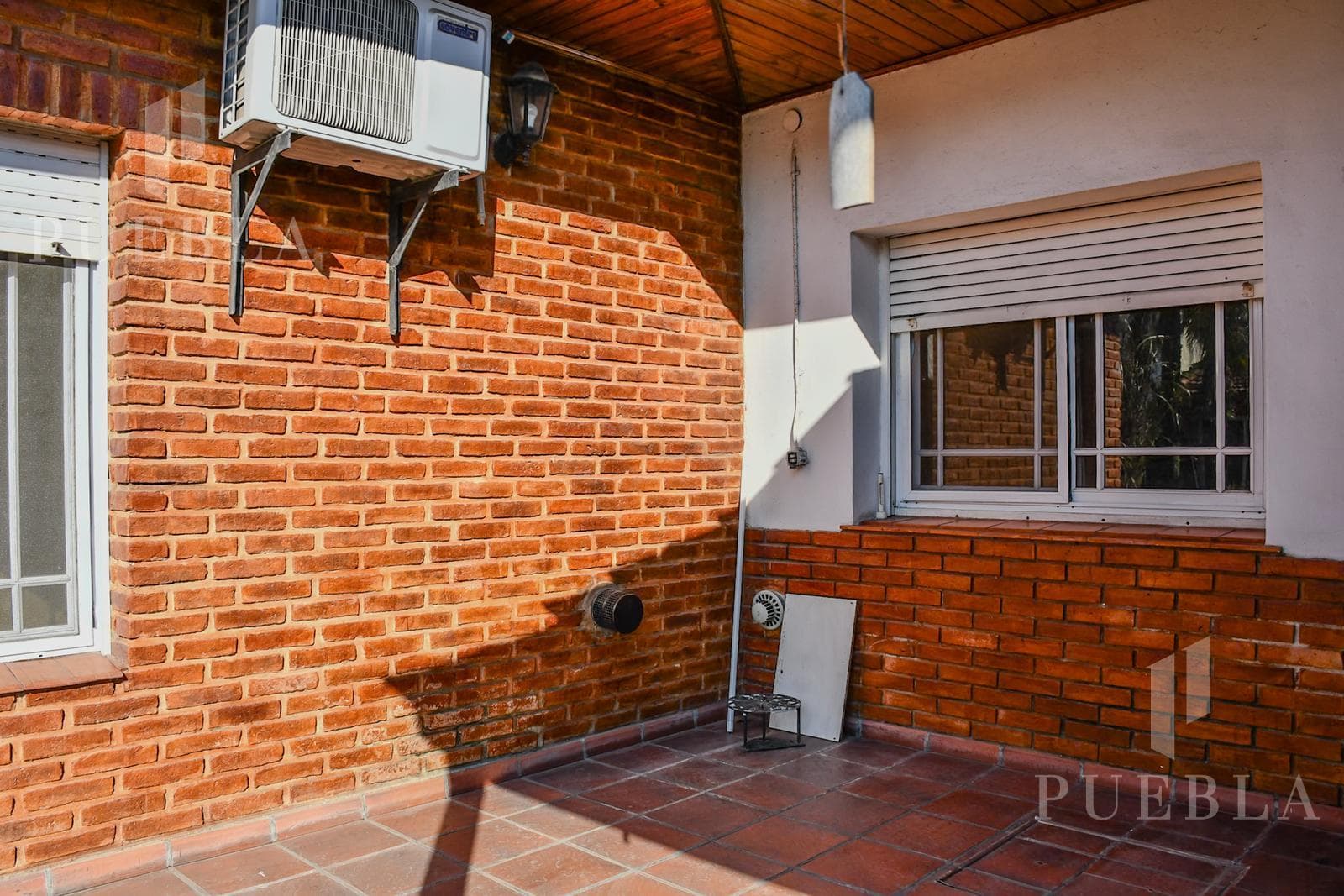 4-ROOM HOUSE FOR SALE WITH HEATED POOL AND BARBECUE AREA IN RANELAGH'S BEST RESIDENTIAL NEIGHBORHOOD