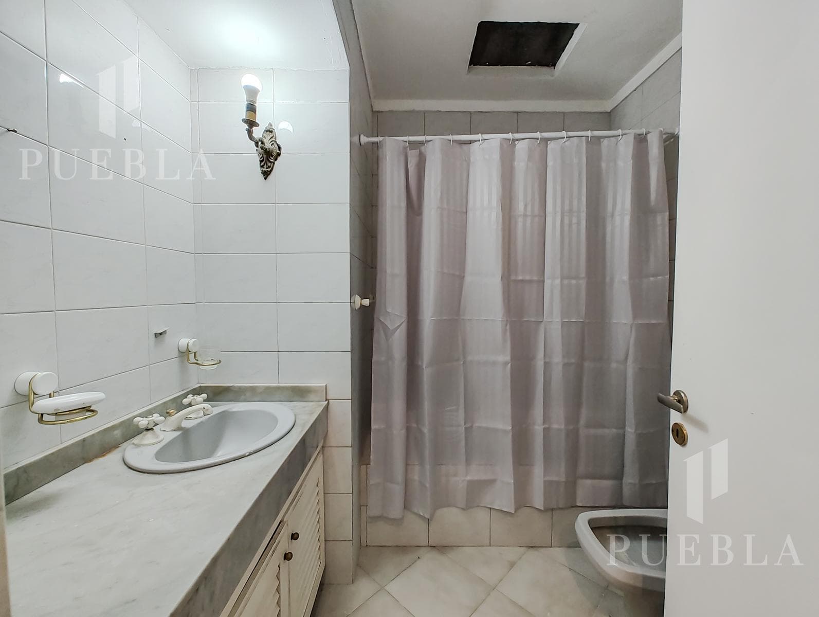 4-ROOM HOUSE FOR SALE WITH HEATED POOL AND BARBECUE AREA IN RANELAGH'S BEST RESIDENTIAL NEIGHBORHOOD