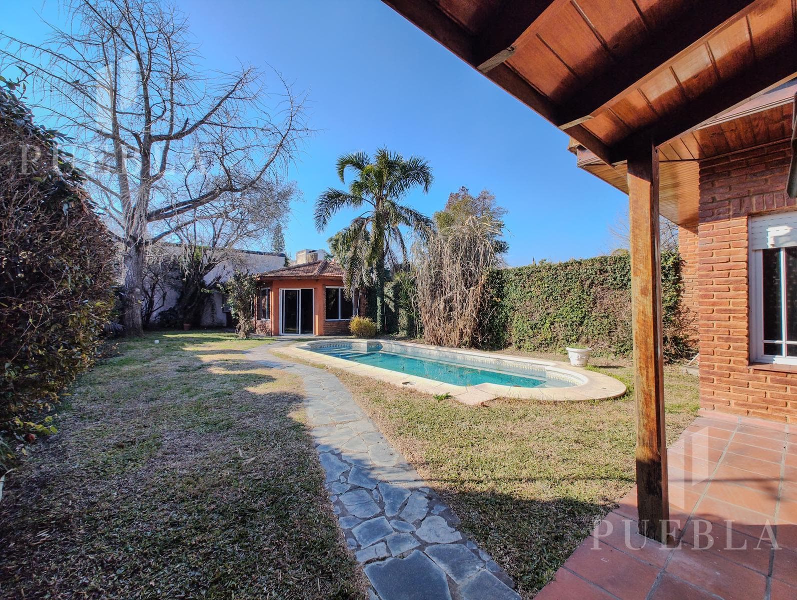 4-ROOM HOUSE FOR SALE WITH HEATED POOL AND BARBECUE AREA IN RANELAGH'S BEST RESIDENTIAL NEIGHBORHOOD