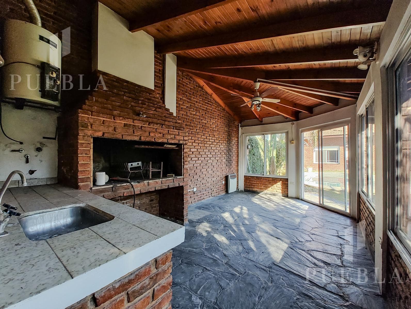 4-ROOM HOUSE FOR SALE WITH HEATED POOL AND BARBECUE AREA IN RANELAGH'S BEST RESIDENTIAL NEIGHBORHOOD