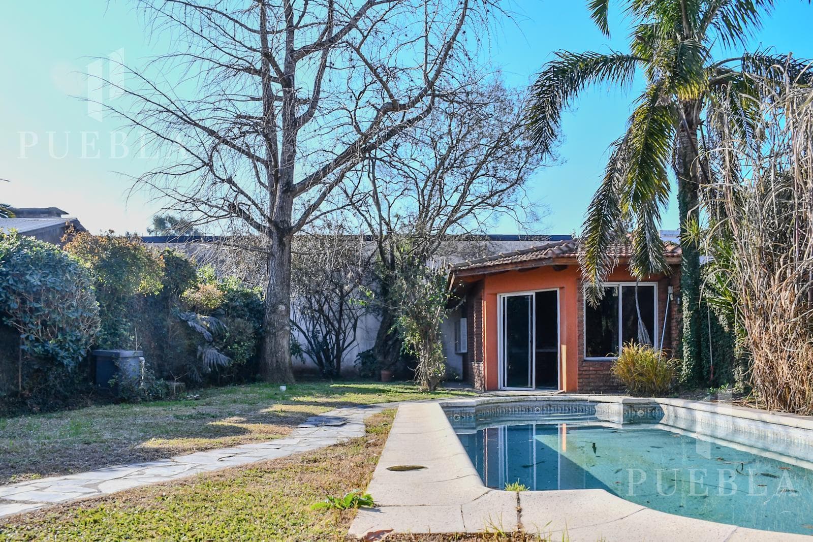 4-ROOM HOUSE FOR SALE WITH HEATED POOL AND BARBECUE AREA IN RANELAGH'S BEST RESIDENTIAL NEIGHBORHOOD