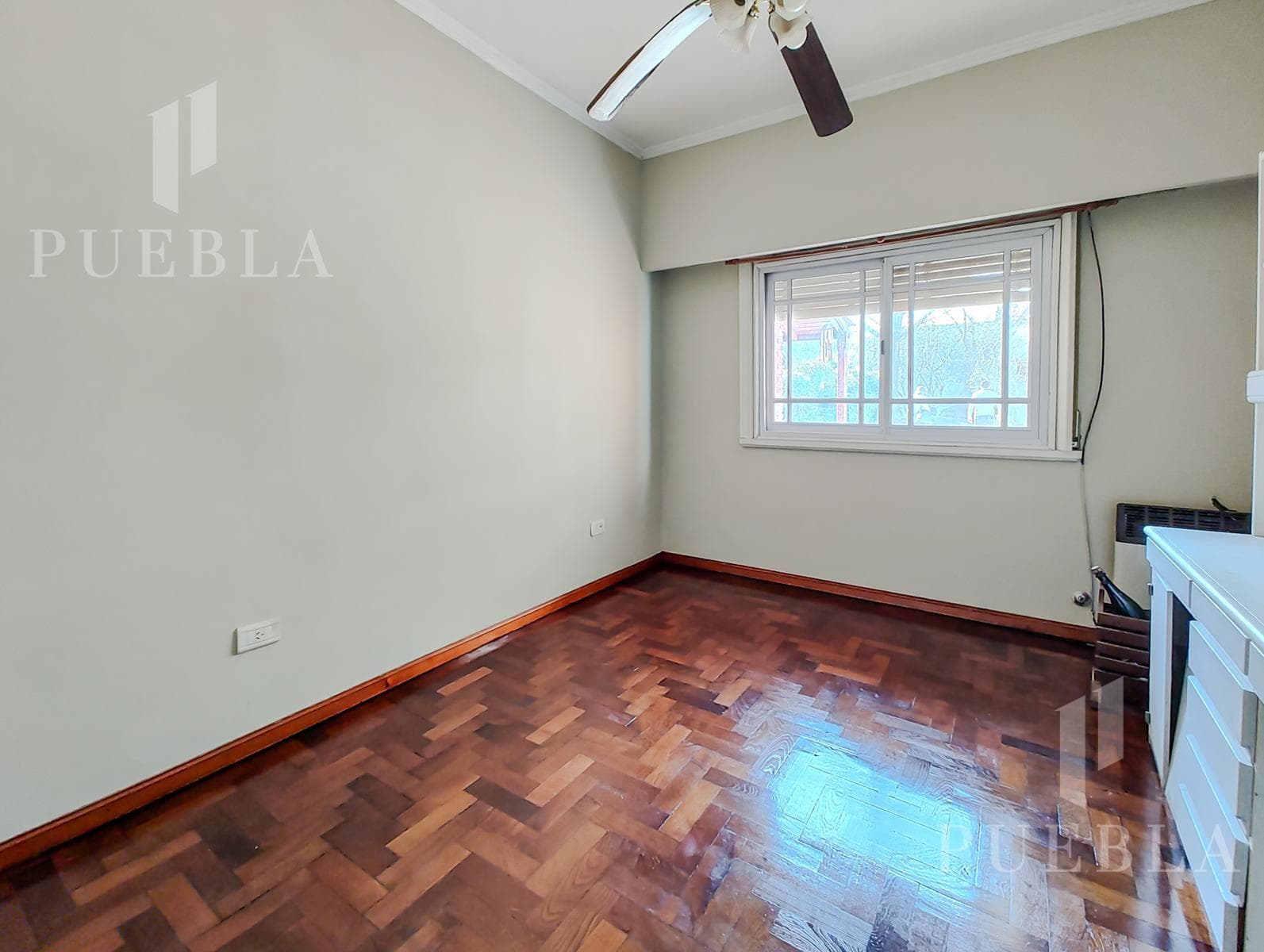 4-ROOM HOUSE FOR SALE WITH HEATED POOL AND BARBECUE AREA IN RANELAGH'S BEST RESIDENTIAL NEIGHBORHOOD
