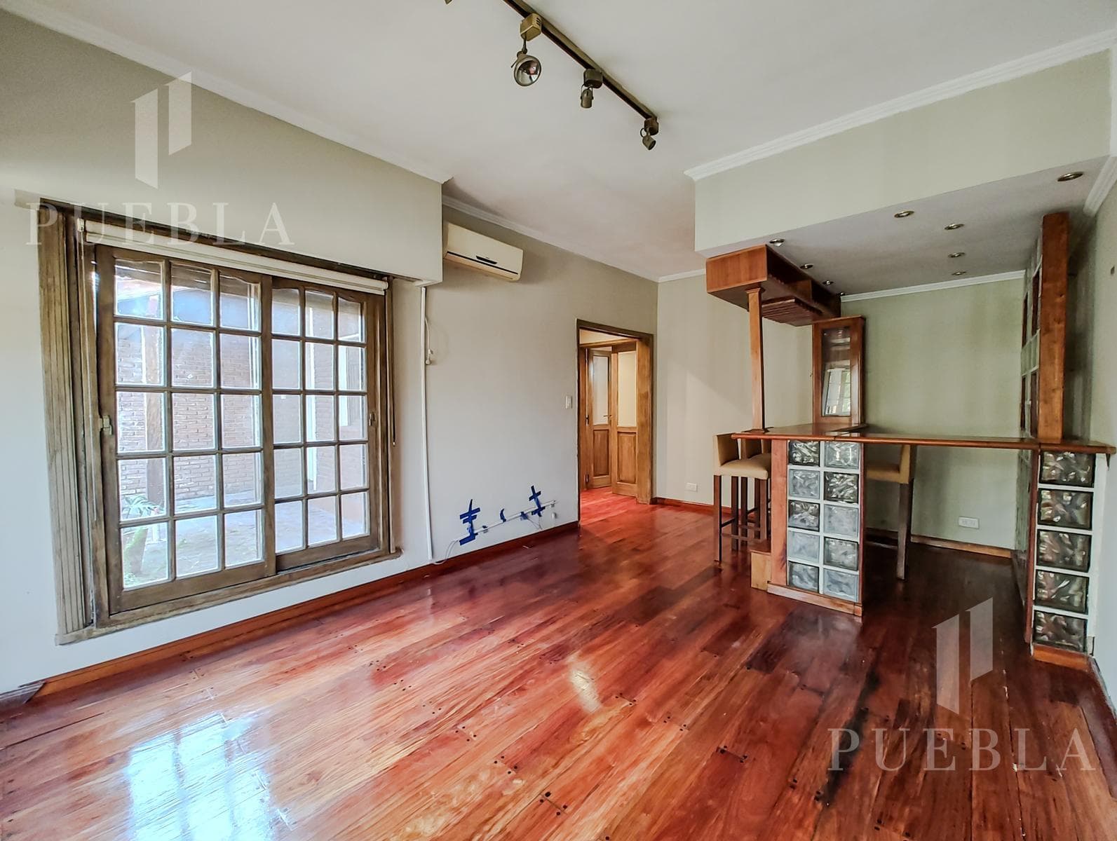 4-ROOM HOUSE FOR SALE WITH HEATED POOL AND BARBECUE AREA IN RANELAGH'S BEST RESIDENTIAL NEIGHBORHOOD