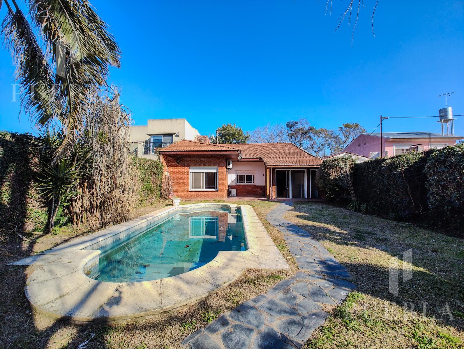 4-ROOM HOUSE FOR SALE WITH HEATED POOL AND BARBECUE AREA IN RANELAGH'S BEST RESIDENTIAL NEIGHBORHOOD