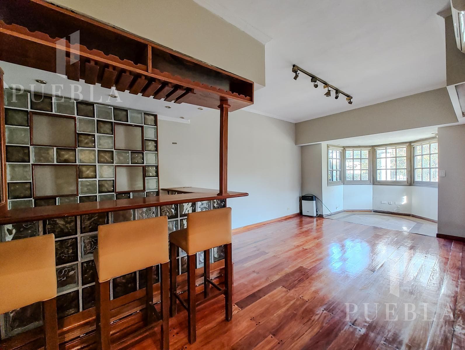 4-ROOM HOUSE FOR SALE WITH HEATED POOL AND BARBECUE AREA IN RANELAGH'S BEST RESIDENTIAL NEIGHBORHOOD