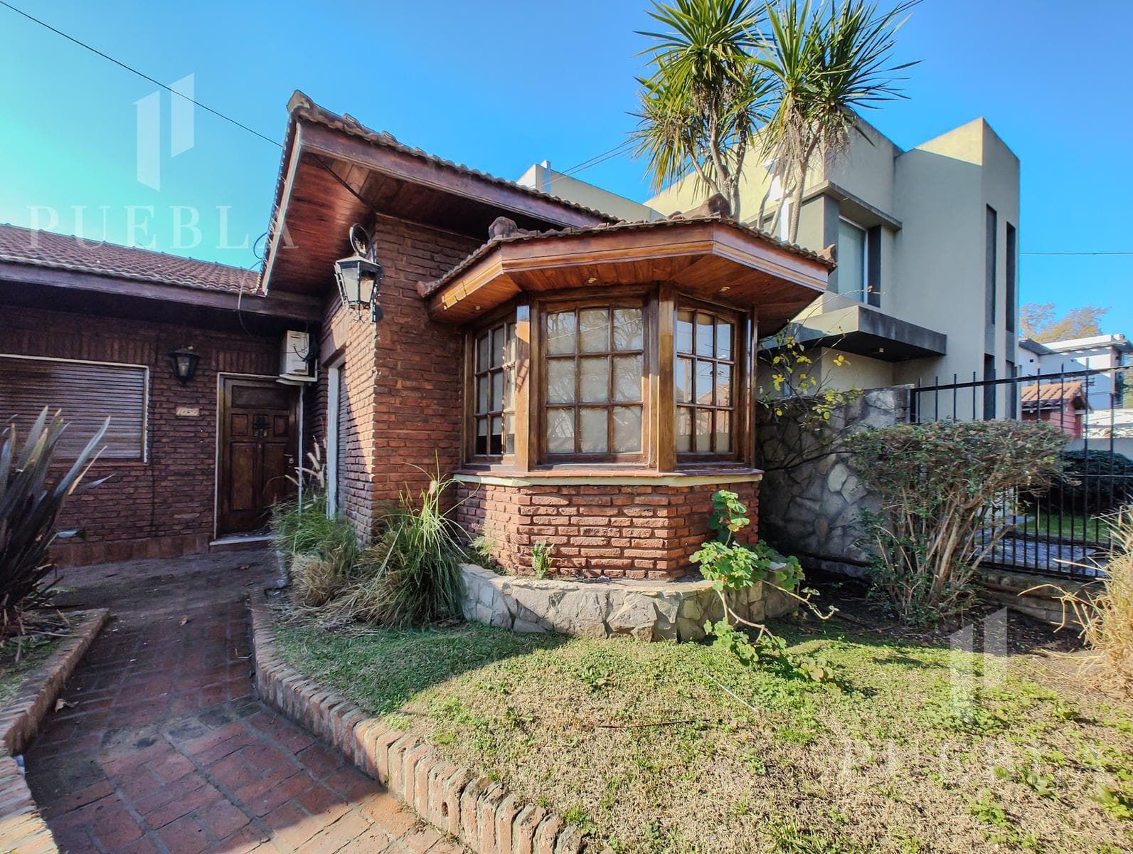4-ROOM HOUSE FOR SALE WITH HEATED POOL AND BARBECUE AREA IN RANELAGH'S BEST RESIDENTIAL NEIGHBORHOOD