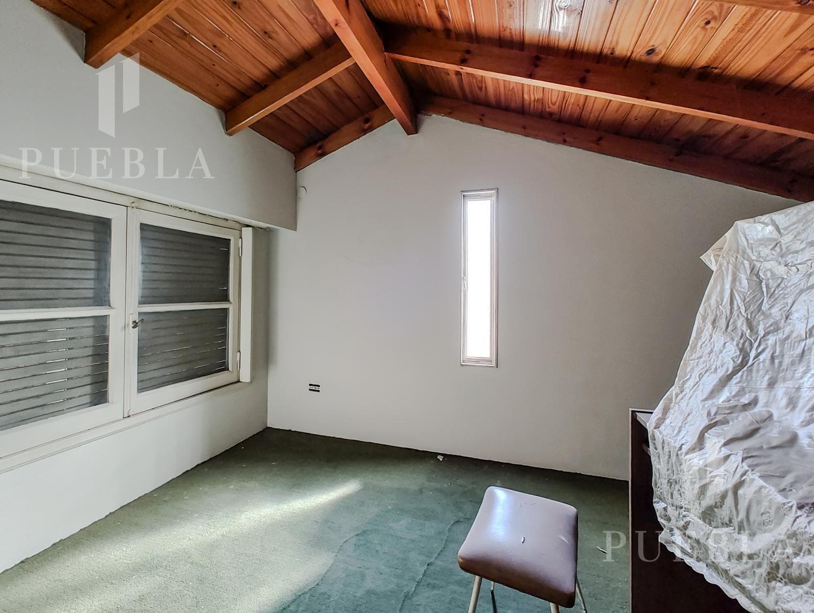 4-ROOM HOUSE FOR SALE WITH HEATED POOL AND BARBECUE AREA IN RANELAGH'S BEST RESIDENTIAL NEIGHBORHOOD