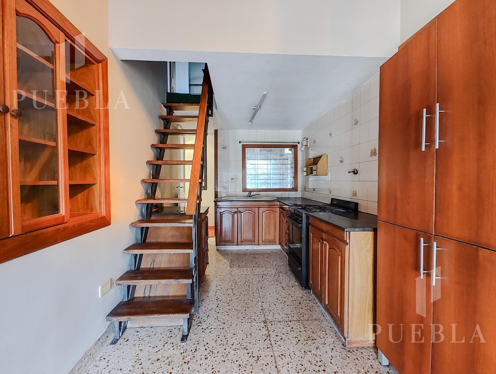 4-ROOM HOUSE FOR SALE WITH HEATED POOL AND BARBECUE AREA IN RANELAGH'S BEST RESIDENTIAL NEIGHBORHOOD