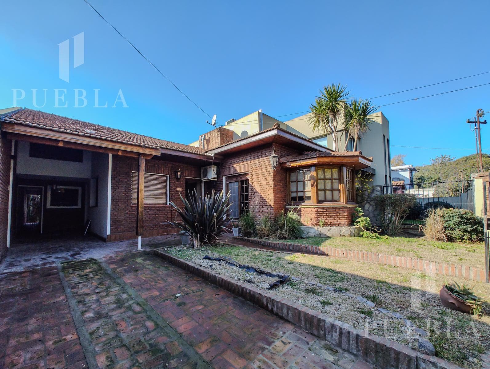 4-ROOM HOUSE FOR SALE WITH HEATED POOL AND BARBECUE AREA IN RANELAGH'S BEST RESIDENTIAL NEIGHBORHOOD