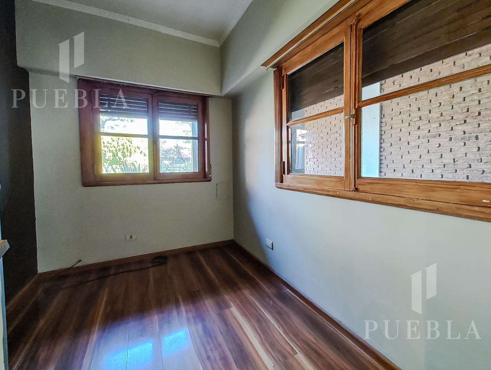 4-ROOM HOUSE FOR SALE WITH HEATED POOL AND BARBECUE AREA IN RANELAGH'S BEST RESIDENTIAL NEIGHBORHOOD