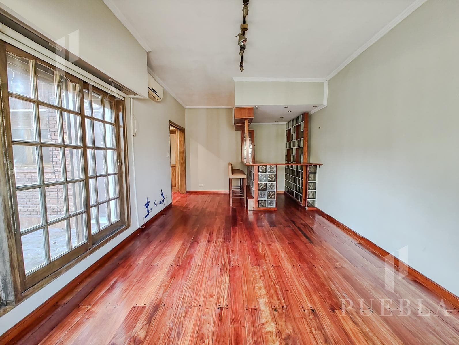 4-ROOM HOUSE FOR SALE WITH HEATED POOL AND BARBECUE AREA IN RANELAGH'S BEST RESIDENTIAL NEIGHBORHOOD