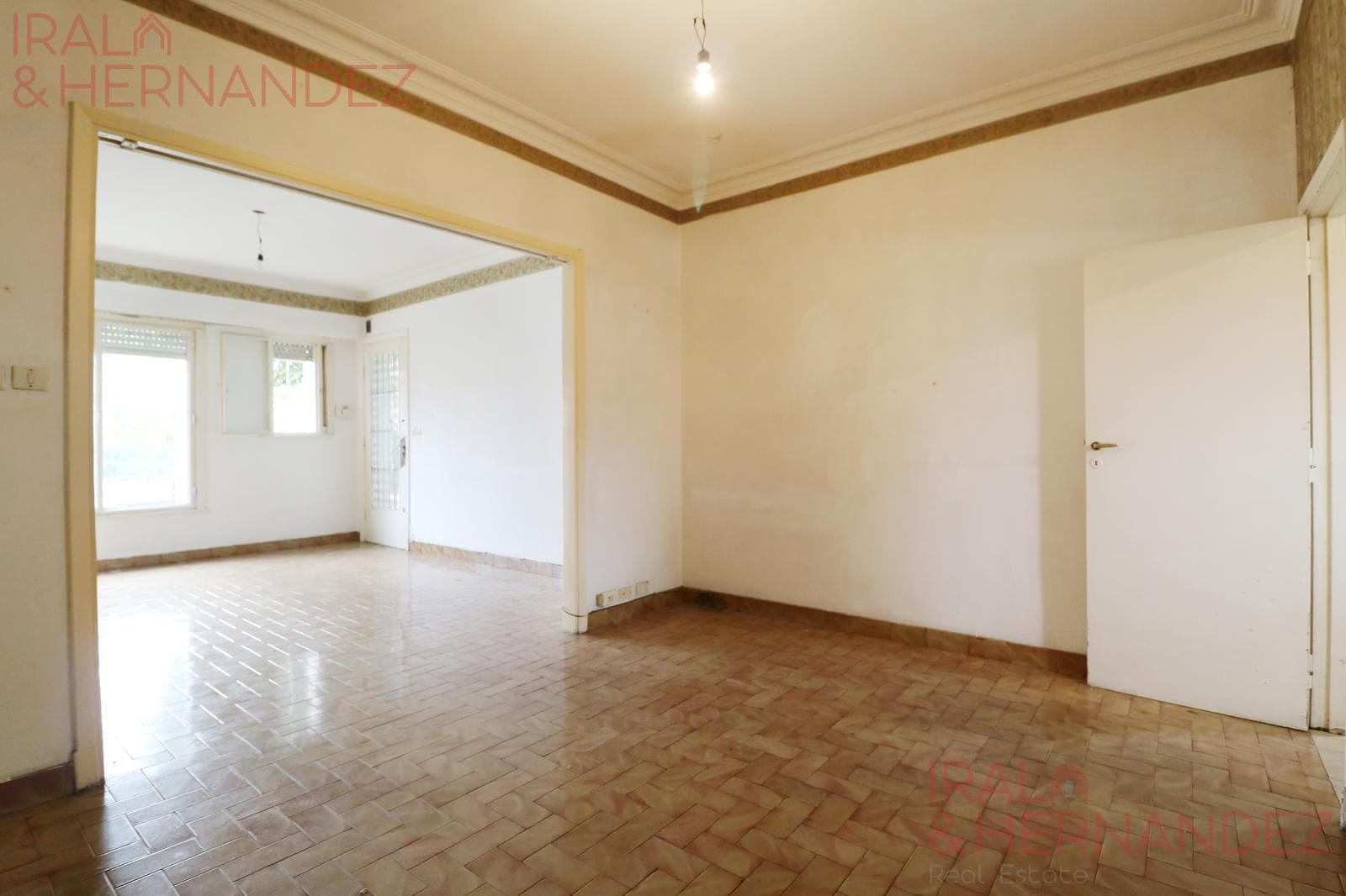 4-Bedroom House for Sale with Garden, Barbecue Area, and Garage in San Andrés