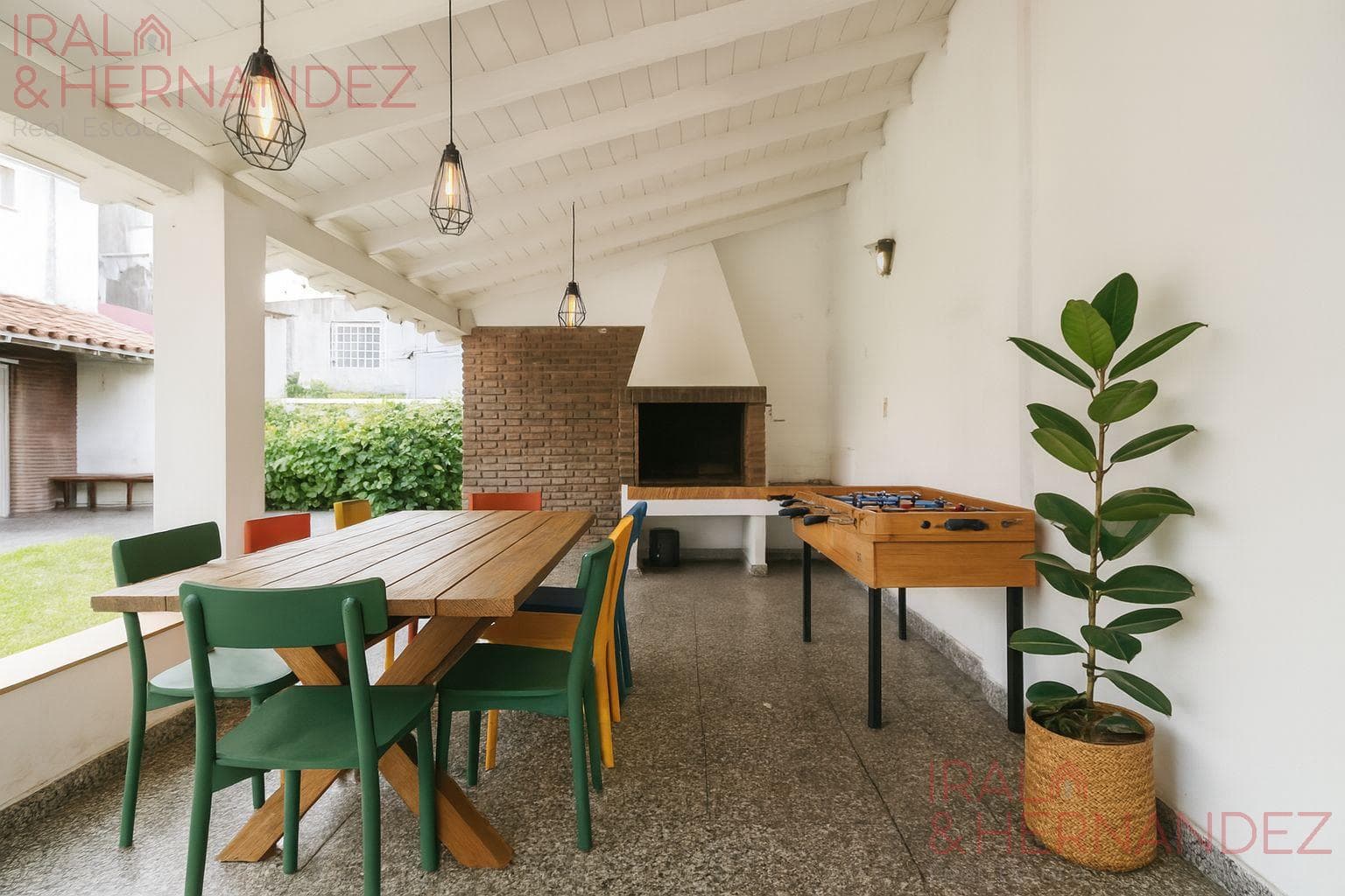 4-Bedroom House for Sale with Garden, Barbecue Area, and Garage in San Andrés