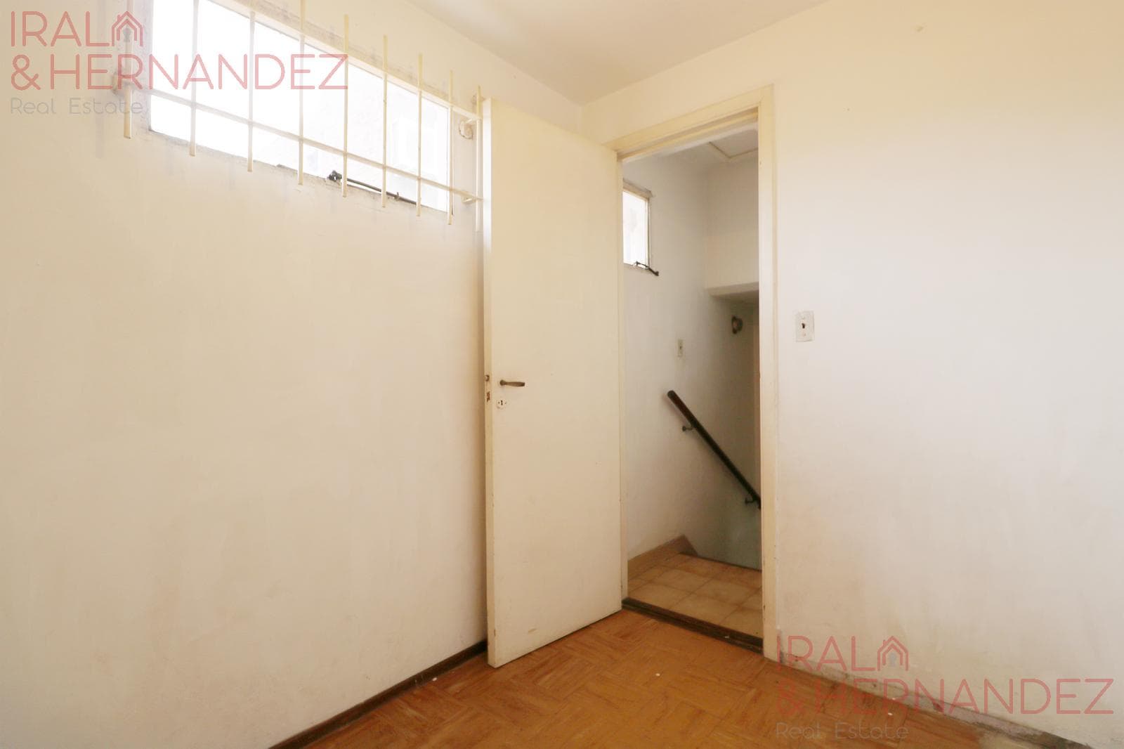 4-Bedroom House for Sale with Garden, Barbecue Area, and Garage in San Andrés
