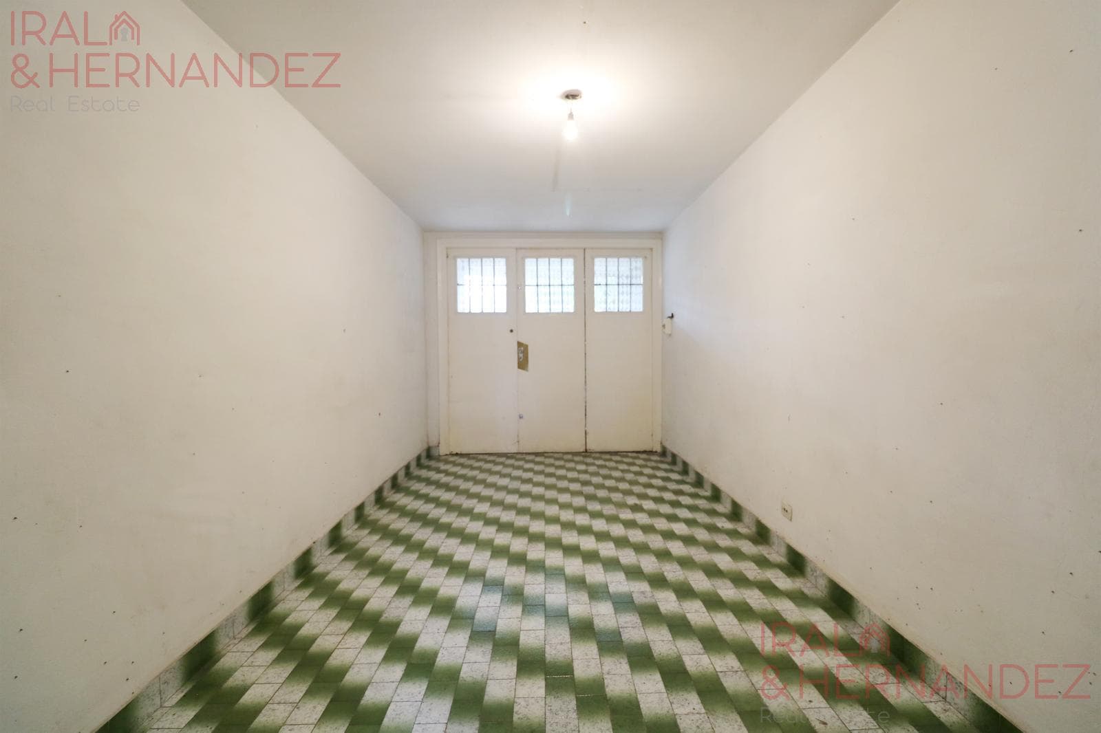 4-Bedroom House for Sale with Garden, Barbecue Area, and Garage in San Andrés