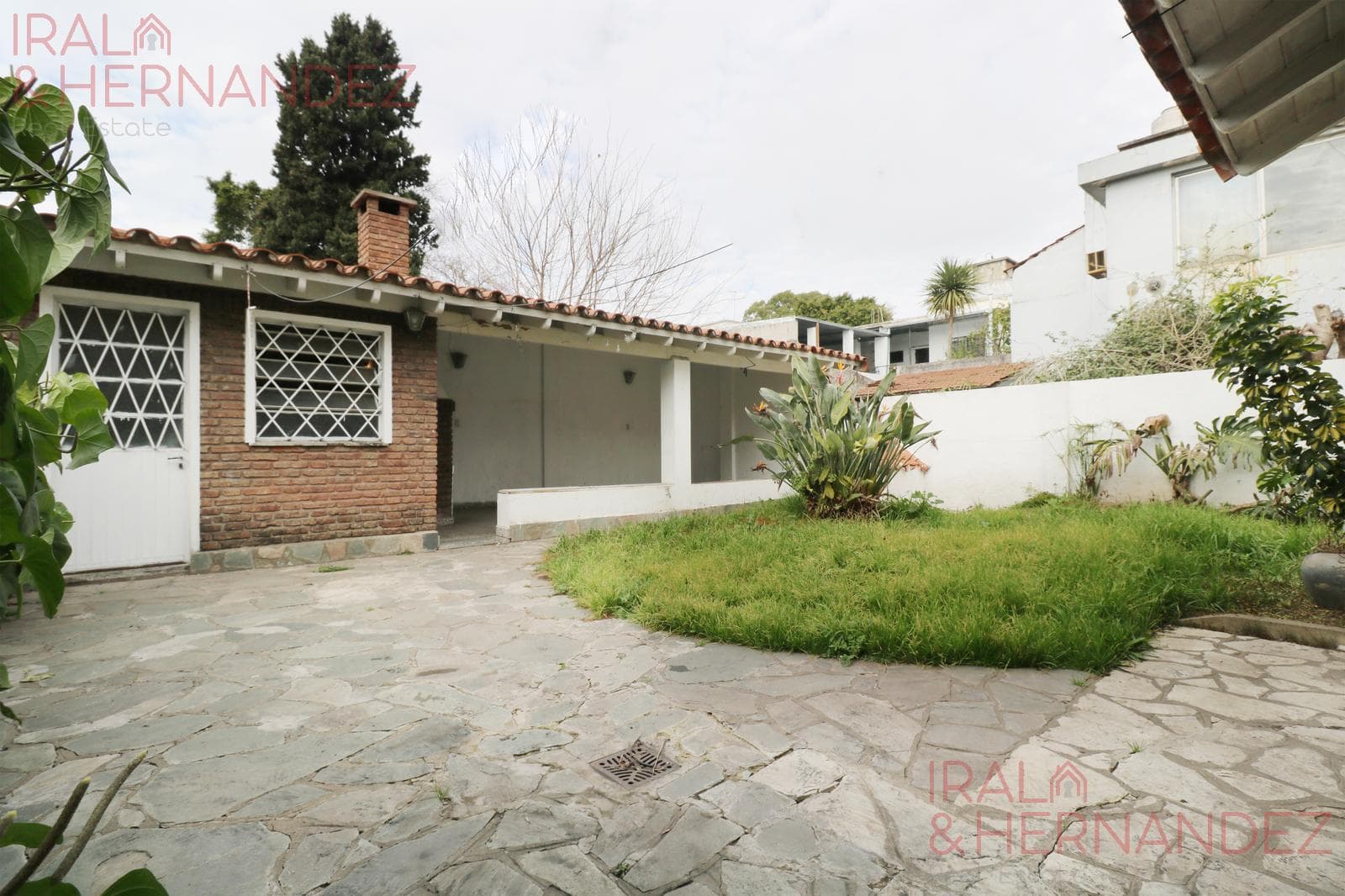 4-Bedroom House for Sale with Garden, Barbecue Area, and Garage in San Andrés