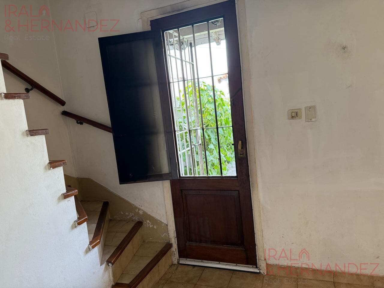 4-Bedroom House for Sale with Garden, Barbecue Area, and Garage in San Andrés