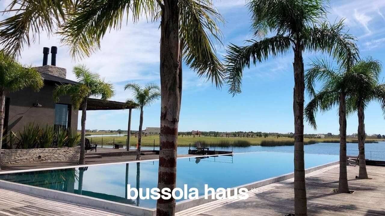 House for Sale Near the Lagoon in El Naudir Escobar