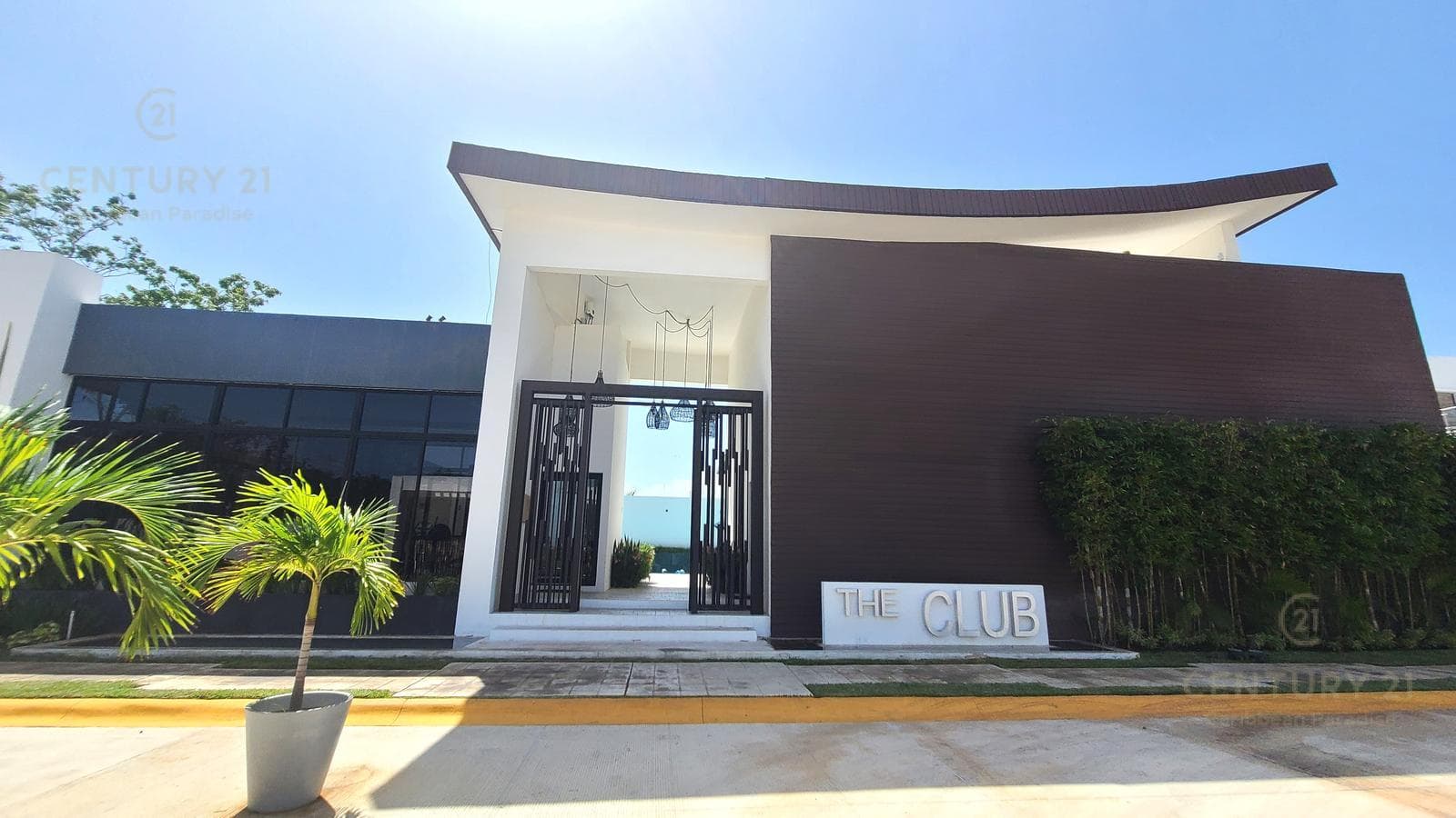 Hermosa casa de 3 rec en renta en Privada Salamanca Encuentro Playa del Carmen P4430