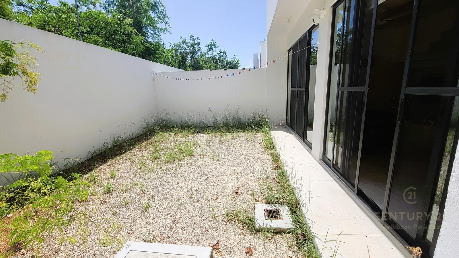 Hermosa casa de 3 rec en renta en Privada Salamanca Encuentro Playa del Carmen P4430
