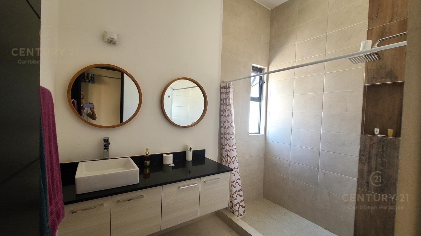 Hermosa casa de 3 rec en renta en Privada Salamanca Encuentro Playa del Carmen P4430