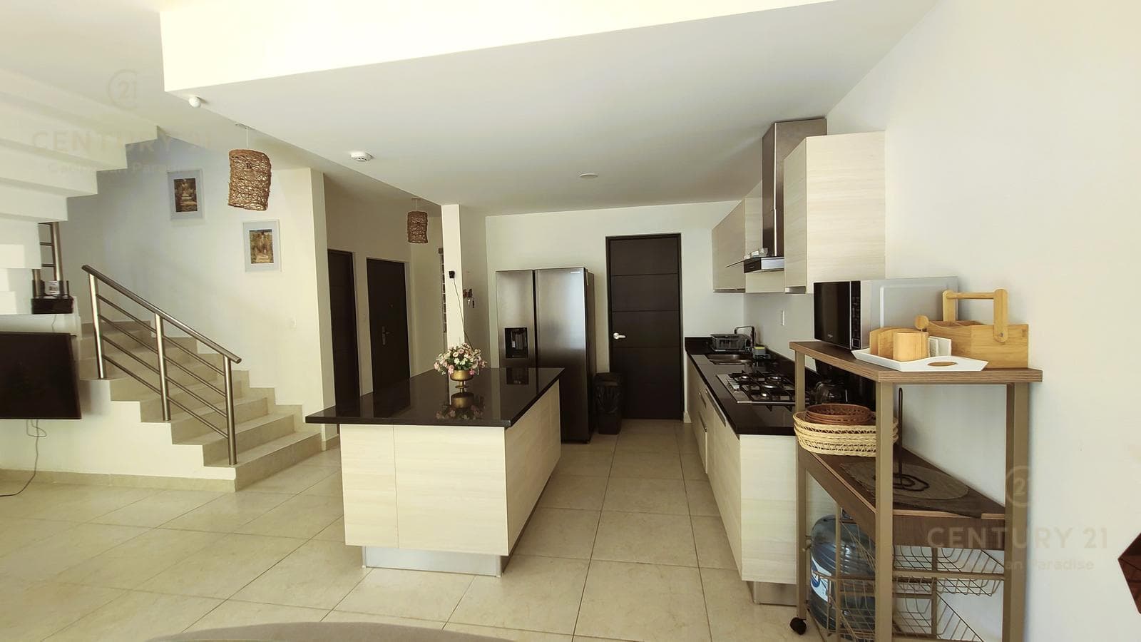 Hermosa casa de 3 rec en renta en Privada Salamanca Encuentro Playa del Carmen P4430