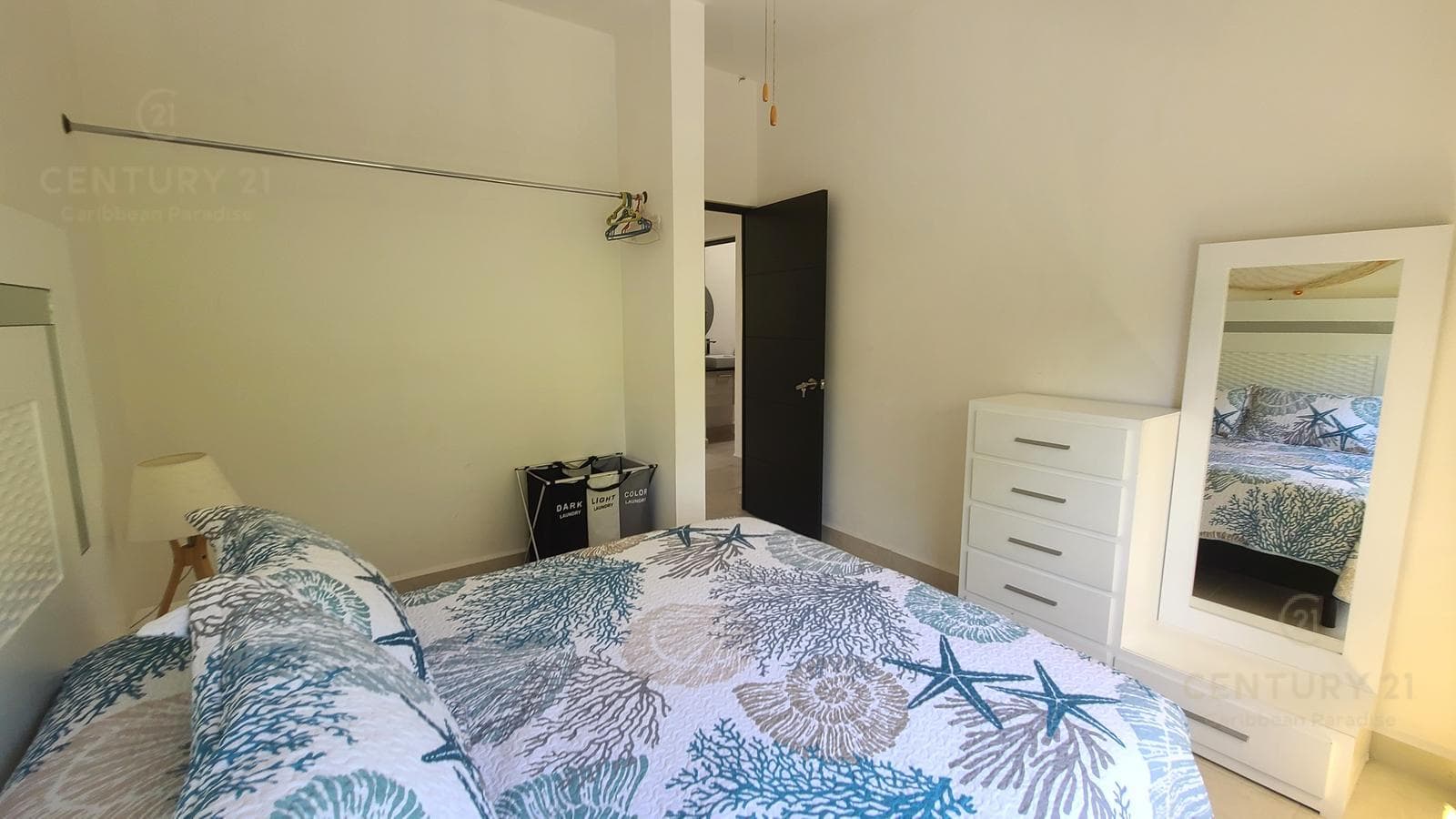 Hermosa casa de 3 rec en renta en Privada Salamanca Encuentro Playa del Carmen P4430