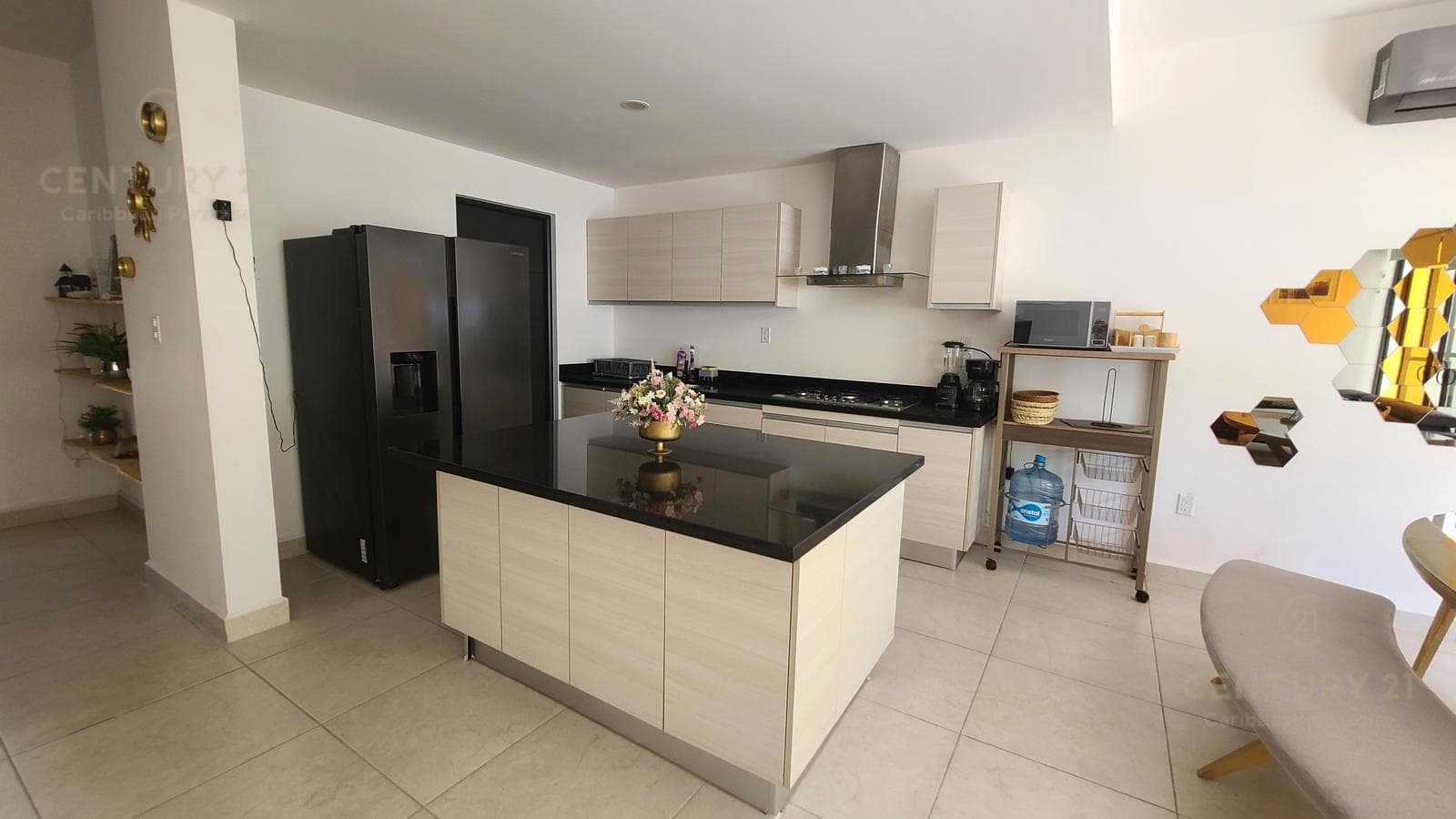 Hermosa casa de 3 rec en renta en Privada Salamanca Encuentro Playa del Carmen P4430