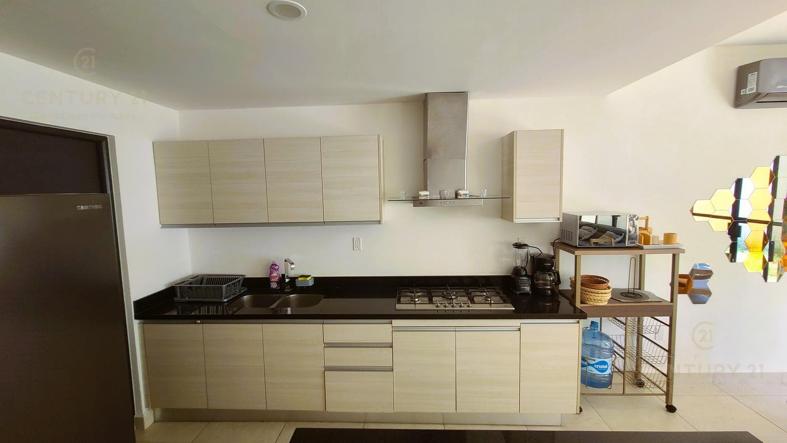Hermosa casa de 3 rec en renta en Privada Salamanca Encuentro Playa del Carmen P4430