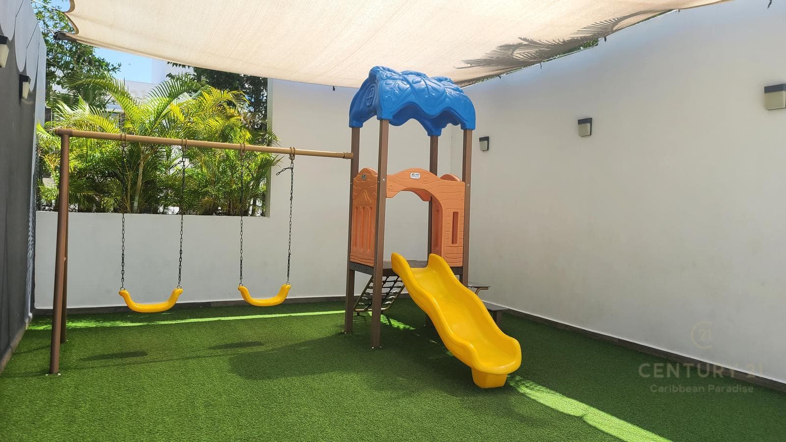 Hermosa casa de 3 rec en renta en Privada Salamanca Encuentro Playa del Carmen P4430