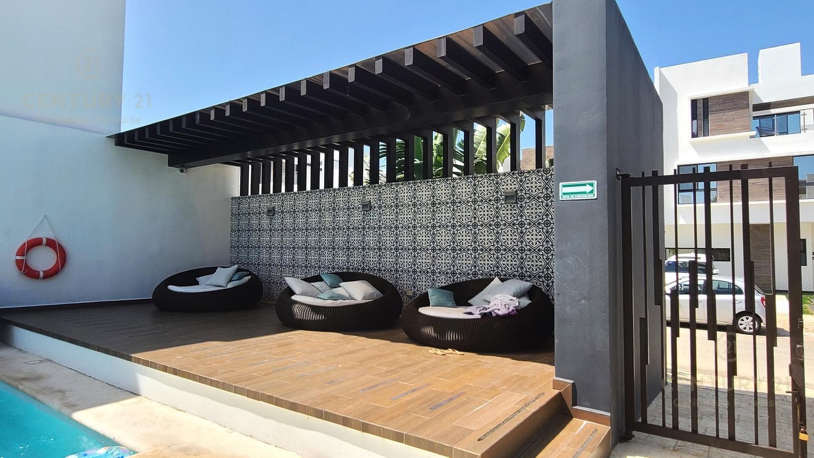 Hermosa casa de 3 rec en renta en Privada Salamanca Encuentro Playa del Carmen P4430