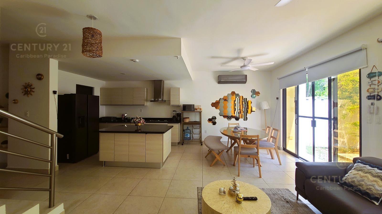 Hermosa casa de 3 rec en renta en Privada Salamanca Encuentro Playa del Carmen P4430