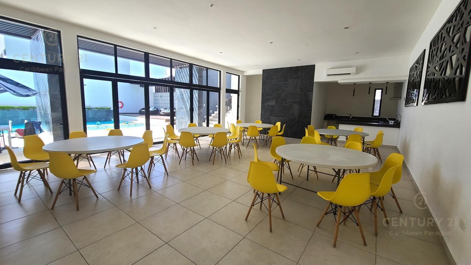 Hermosa casa de 3 rec en renta en Privada Salamanca Encuentro Playa del Carmen P4430