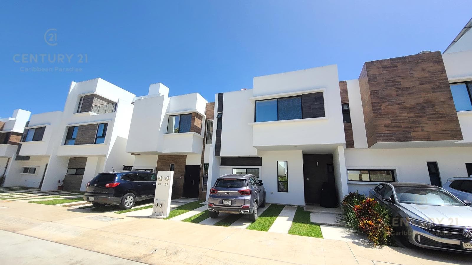 Hermosa casa de 3 rec en renta en Privada Salamanca Encuentro Playa del Carmen P4430