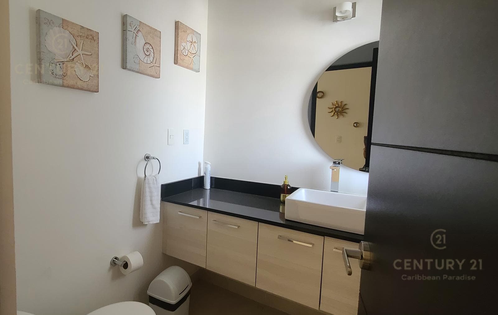 Hermosa casa de 3 rec en renta en Privada Salamanca Encuentro Playa del Carmen P4430
