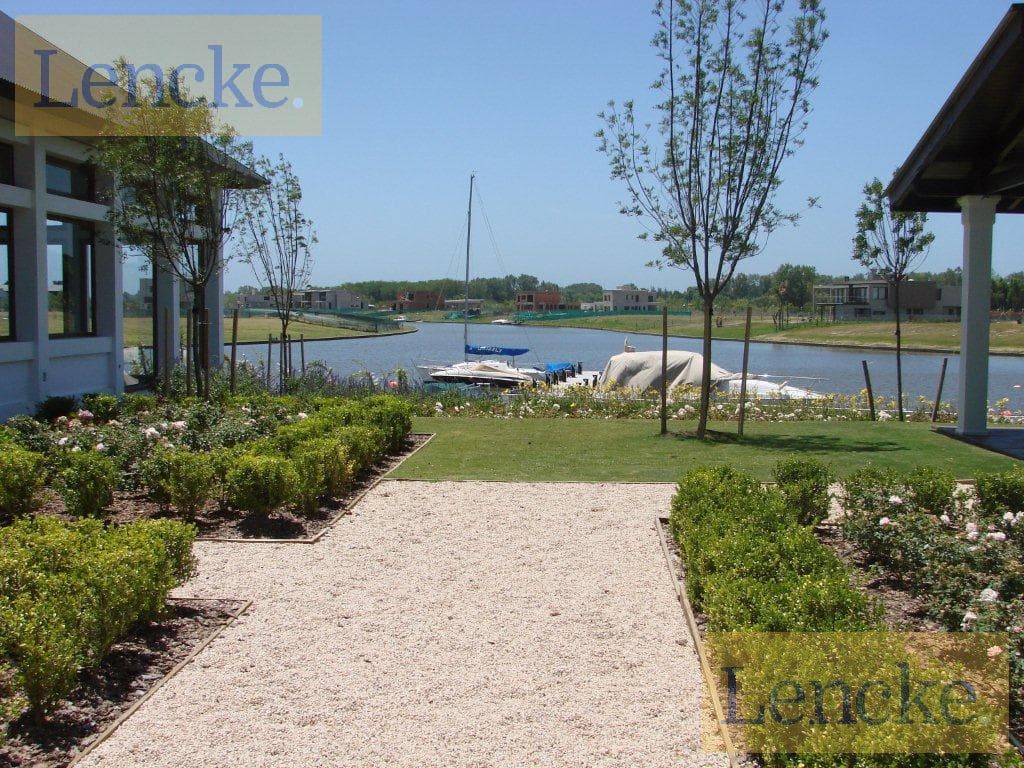 Exceptional lot for sale in Albanueva, in a prime location with the best views